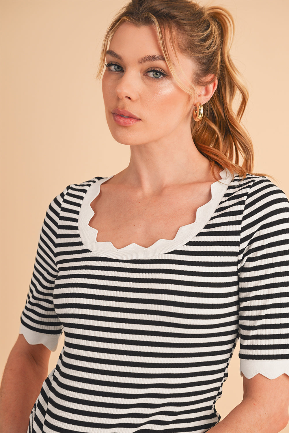 Black Striped Contrast Scallop Trim Half Sleeve T-shirt