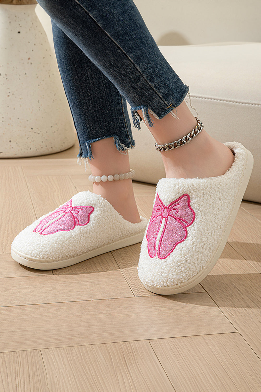 White Cute Bowknot Pattern Plush Slippers